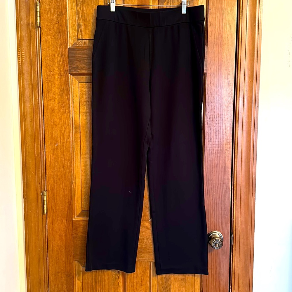 Foxcroft SZ L women’s stretchy relaxed fit pants.
